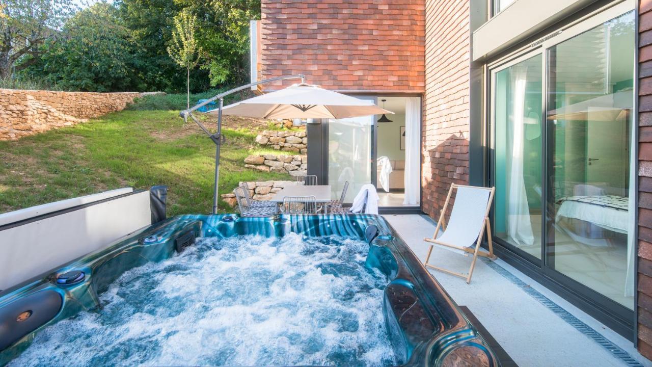 Апартаменты Cote Jardin Avec Jacuzzi Privatif Et Parking Prive Сарла-ла-Канеда Экстерьер фото