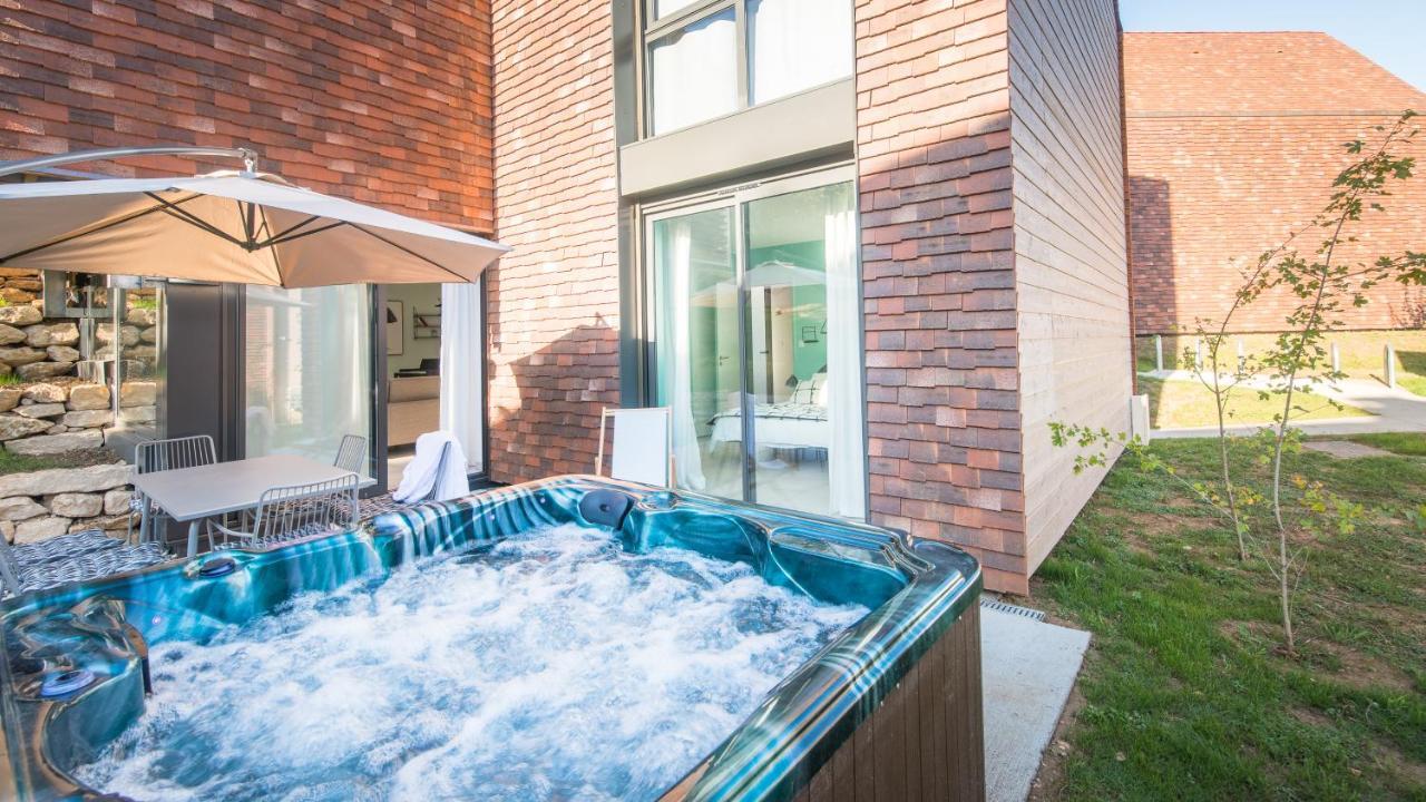 Апартаменты Cote Jardin Avec Jacuzzi Privatif Et Parking Prive Сарла-ла-Канеда Экстерьер фото